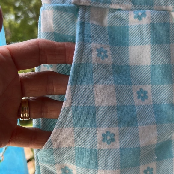 Ivory ella Gingham Printed Shorts, 2 front pockets, rolled bottom, drawstring - Picture 4 of 10